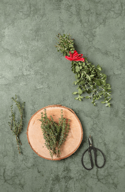 Lo sfondo "Verde Agave" con venature marmoree è ideale per food photography. Aggiunge profondità e eleganza ai piatti, perfetto come base o sfondo.