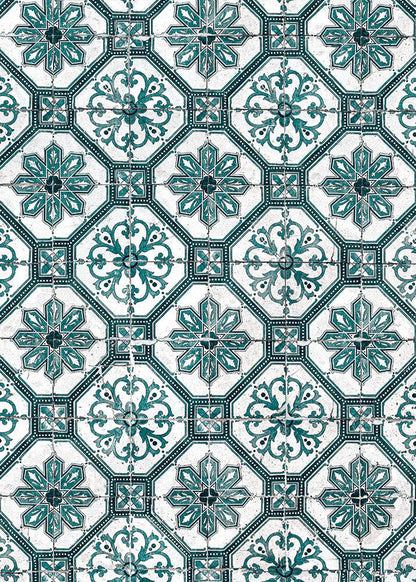 Queste piastrelle antiche, consumate dal trascorrere del tempo, evocano ricordi dolci e lontani. La delicatezza del verde, non troppo vivace, le rende ancor più suggvinileABETE