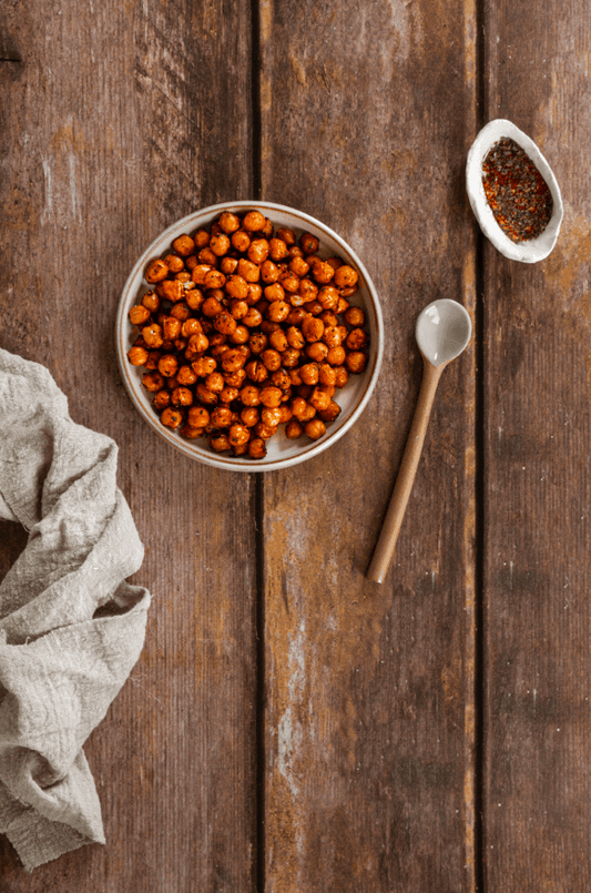 Sfondo fotografico AMBRA, con legno a doghe di diverse dimensioni in tonalità calde. L'atmosfera rustica e vissuta rende questo sfondo molto versatile.