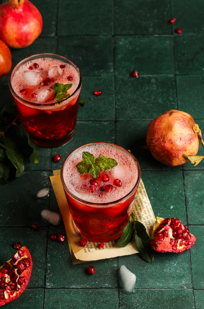 Lo sfondo "Avocado" in vinile, con mattonelle irregolari e tonalità di verde bottiglia, è ideale per food photography, creando profondità e originalità.