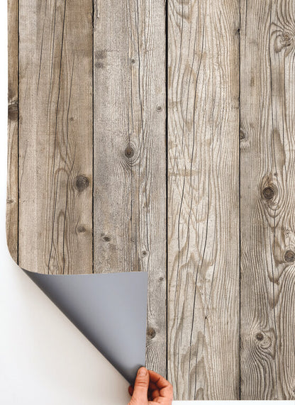 Sfondo fotografico in vinile con effetto legno rustico e vissuto, perfetto per scatti caldi, autentici e pieni di atmosfera.