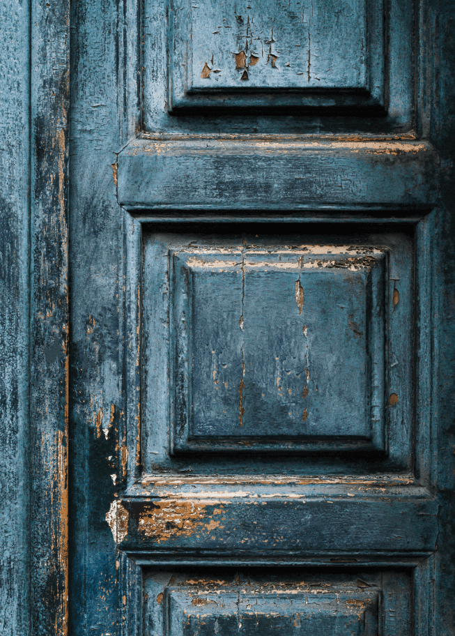 Sfondo fotografico BLU, con vecchia porta dipinta e vernice scrostata. Ideale per un look rustico e autentico, perfetto per food photography