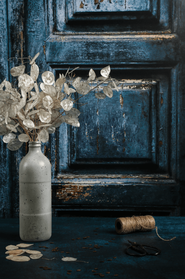 Sfondo fotografico BLU, con vecchia porta dipinta e vernice scrostata. Ideale per un look rustico e autentico, perfetto per food photography
