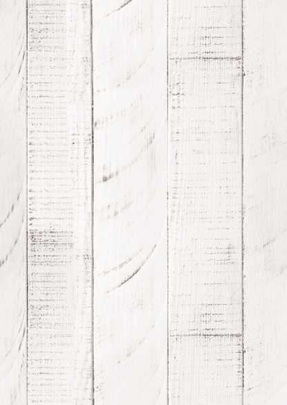 Dettaglio dello sfondo fotografico bianco a doghe sfalsate e rustiche, con segni di graffi e del tempo. Tono su tono.