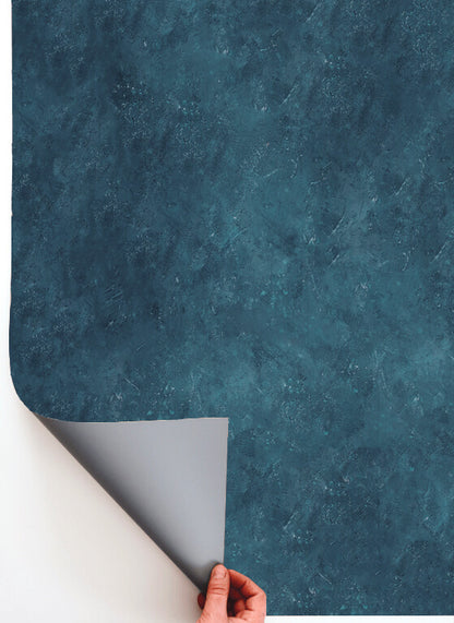  Sfondo fotografico scuro in vinile effetto materico, con superficie opaca e profonda, ideale per fotografie di food e prodotto dallo stile elegante e drammatico.