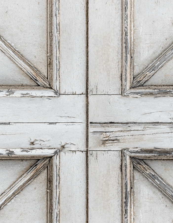 Sfondo fotografico GLICINE in vinile, con porta di legno bianca invecchiata, dettagli tridimensionali e atmosfera rustica, ideale per food photography