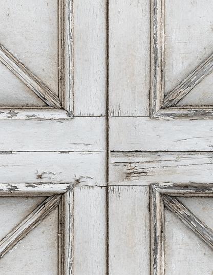 Sfondo fotografico GLICINE in vinile, con porta di legno bianca invecchiata, dettagli tridimensionali e atmosfera rustica, ideale per food photography