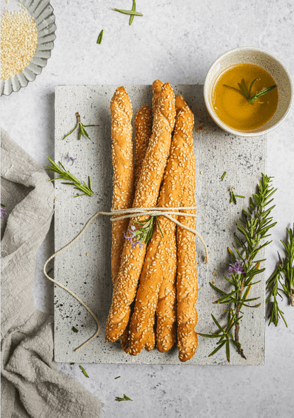 Mod. Grigio Nuvola: sfondo spugnato dai toni grigi e macchie bianche. Elegante e versatile, ideale per scatti food rustici e moderni.