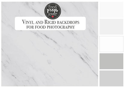 Una lastra di marmo dalle venature delicate e leggere, donano a questo sfondo un aspetto moderno e luminoso. Perfetto per fotografare step di ricette, ma anche come vinileNEVE