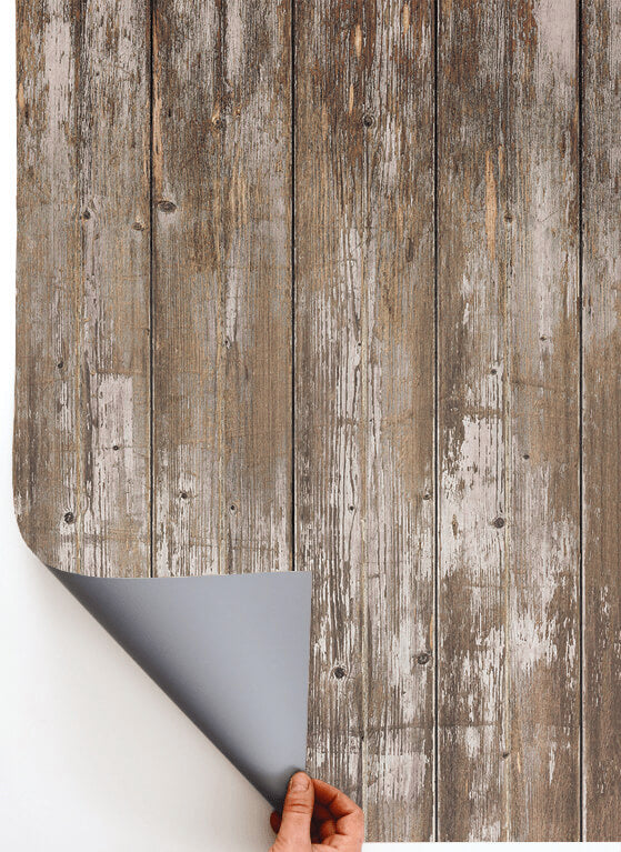  Sfondo fotografico in vinile con effetto legno invecchiato, tonalità marroni e venature realistiche, ideale per fotografie dal tono rustico e autentico.