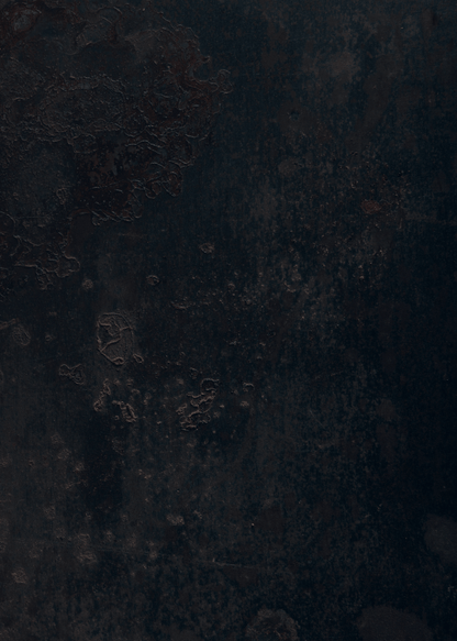 Sfondo fotografico scuro in vinile effetto materico, con superficie opaca e profonda, ideale per fotografie di food e prodotto dallo stile drammatico.
