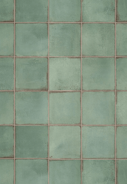 Lo sfondo "Pistacchio" presenta piastrelle di verde alternate con fughe marroni, creando un effetto retrò e dinamico. Perfetto per food photography