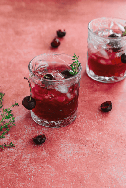 Sfondo fotografico AMARANTO in vinile con muro grezzo, tracce di vernice e tonalità calde, ideale per scatti rustici e dinamici.
