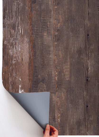 Sfondo fotografico in vinile con effetto legno scuro rustico e vissuto, perfetto per scatti caldi, autentici e pieni di atmosfera.