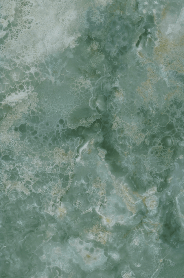 Lo sfondo "Smeraldo" presenta un verde intenso con venature, ideale per food photography. Elegante come il marmo
