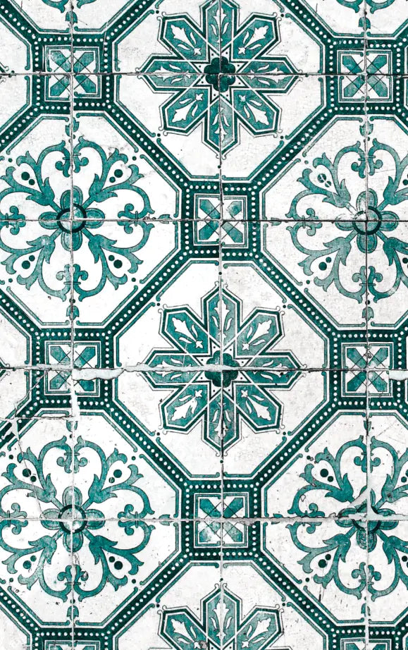 Queste piastrelle antiche, consumate dal trascorrere del tempo, evocano ricordi dolci e lontani. La delicatezza del verde, non troppo vivace, le rende ancor più suggvinileABETE