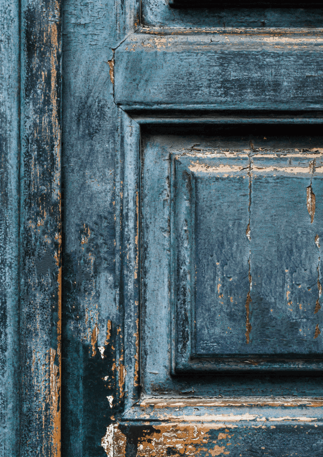 Sfondo fotografico BLU, con vecchia porta dipinta e vernice scrostata. Ideale per un look rustico e autentico, perfetto per food photography