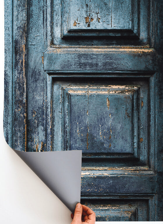 Sfondo fotografico BLU, con vecchia porta dipinta e vernice scrostata. Ideale per un look rustico e autentico, perfetto per food photography