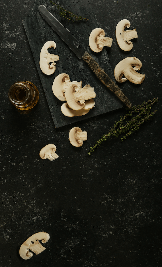 Sfondo fotografico scuro in vinile effetto materico, con superficie opaca e profonda, ideale per fotografie di food dallo stile drammatico.