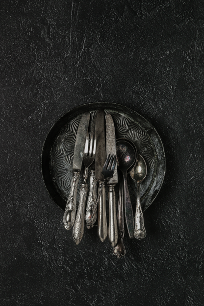 Sfondo fotografico scuro in vinile effetto materico, con superficie opaca e profonda, ideale per fotografie di food e prodotto dallo stile elegante e drammatico.
