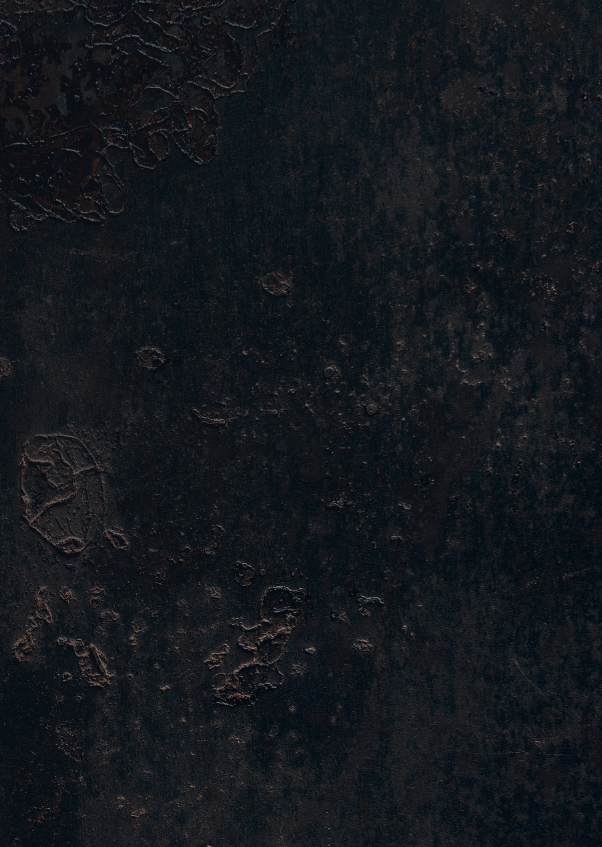 Sfondo fotografico scuro rigido effetto materico, con superficie opaca e profonda, ideale per fotografie di food e prodotto dallo stile drammatico.
