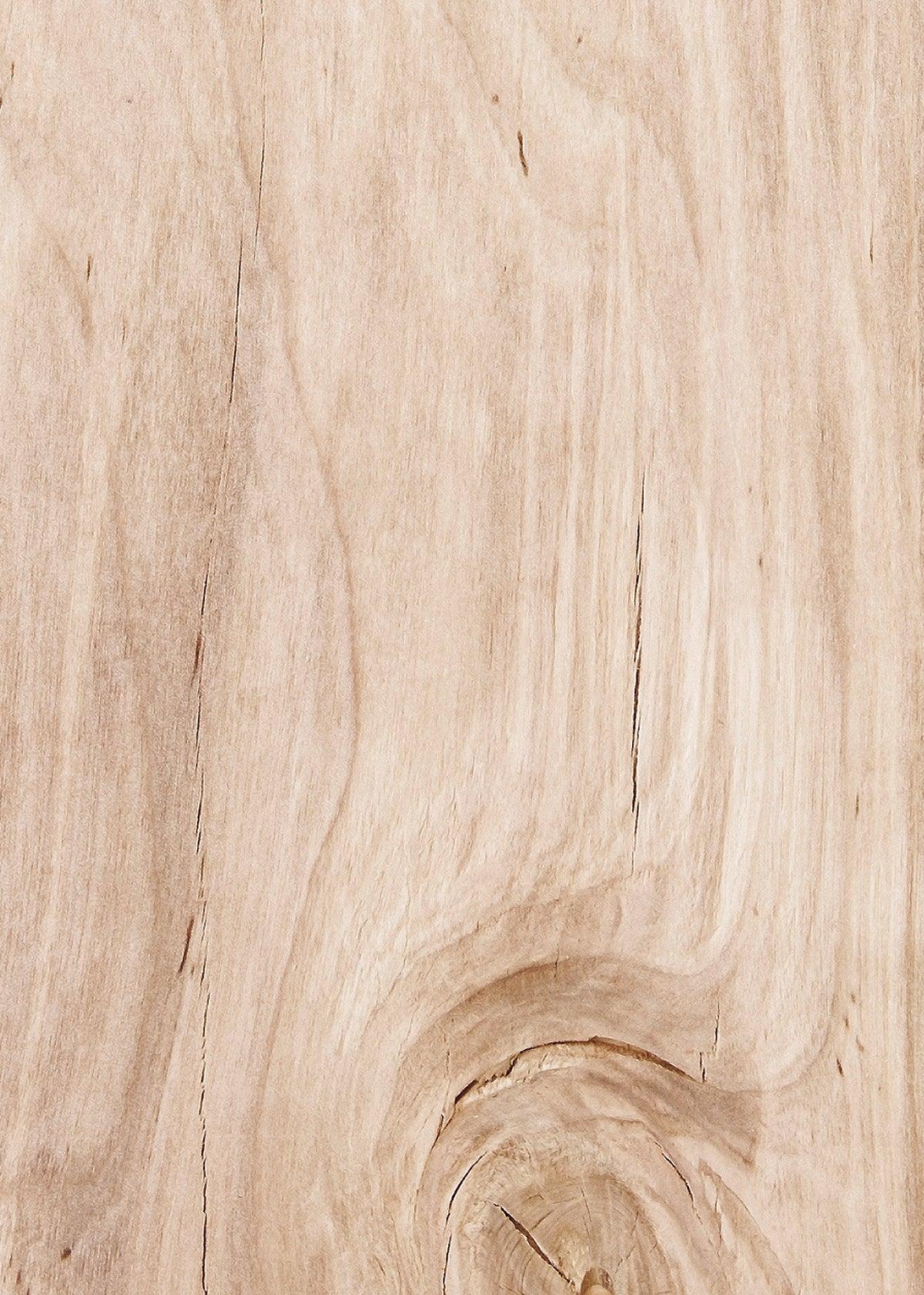 Sfondo fotografico con legno senza doghe, caratterizzato da una superficie che richiama il legno di pino, con tonalità chiare e una texture liscia. 