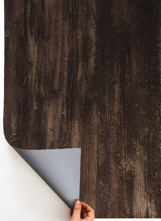 Sfondo fotografico per food photography in vinile con effetto legno scuro, rustico e vissuto, senza doghe.