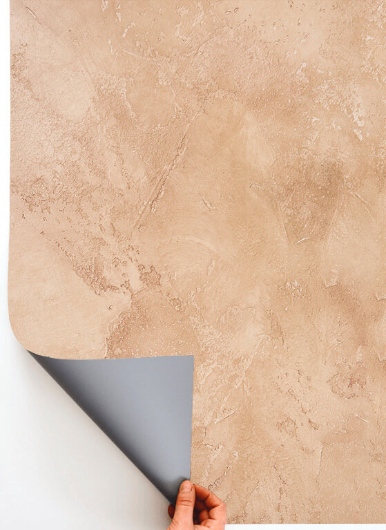 Sfondo fotografico TOFFEE in vinile, con texture ruvida e calda tonalità neutra, ideale per scatti eleganti e versatili, perfetto per food photography.