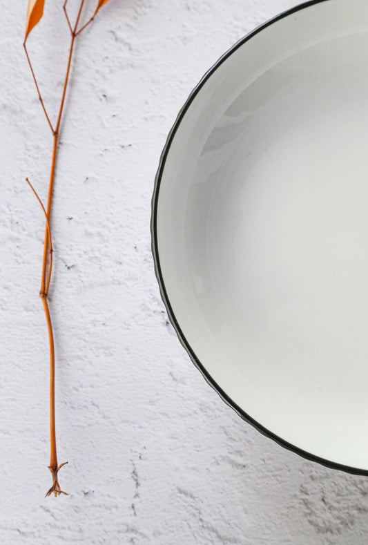 PIATTO IN CERAMICA BORDO SOTTILE NERO