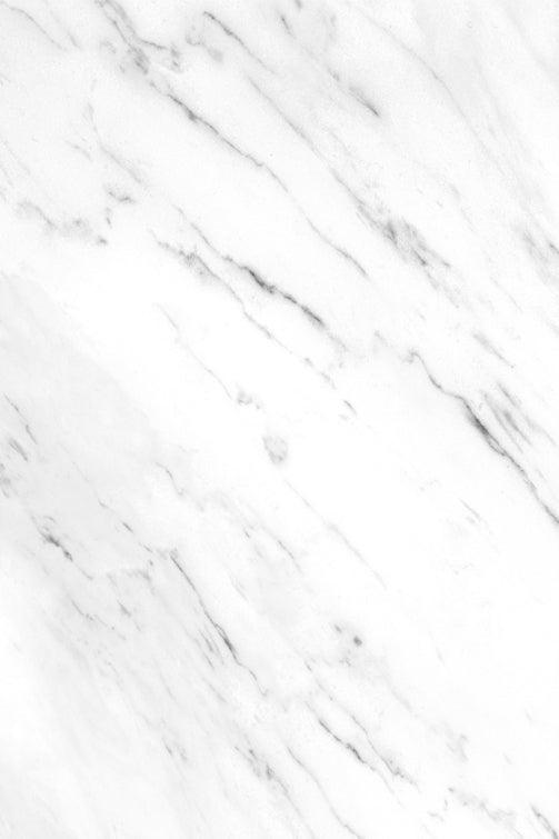 Una lastra di marmo dalle venature delicate e leggere, donano a questo sfondo un aspetto moderno e luminoso. Perfetto per fotografare step di ricette, ma anche come vinileNEVE