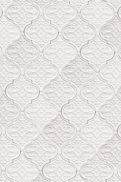 Sfondo fotografico rigido 'Alghero' con piastrelle decorative bianche in rilievo su superficie opaca, ideale per scatti flatlay e fotografie frontali di food