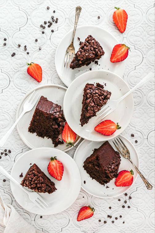 Sfondo fotografico rigido 'Alghero' con piastrelle decorative bianche in rilievo su superficie opaca, ideale per scatti flatlay e fotografie frontali di food