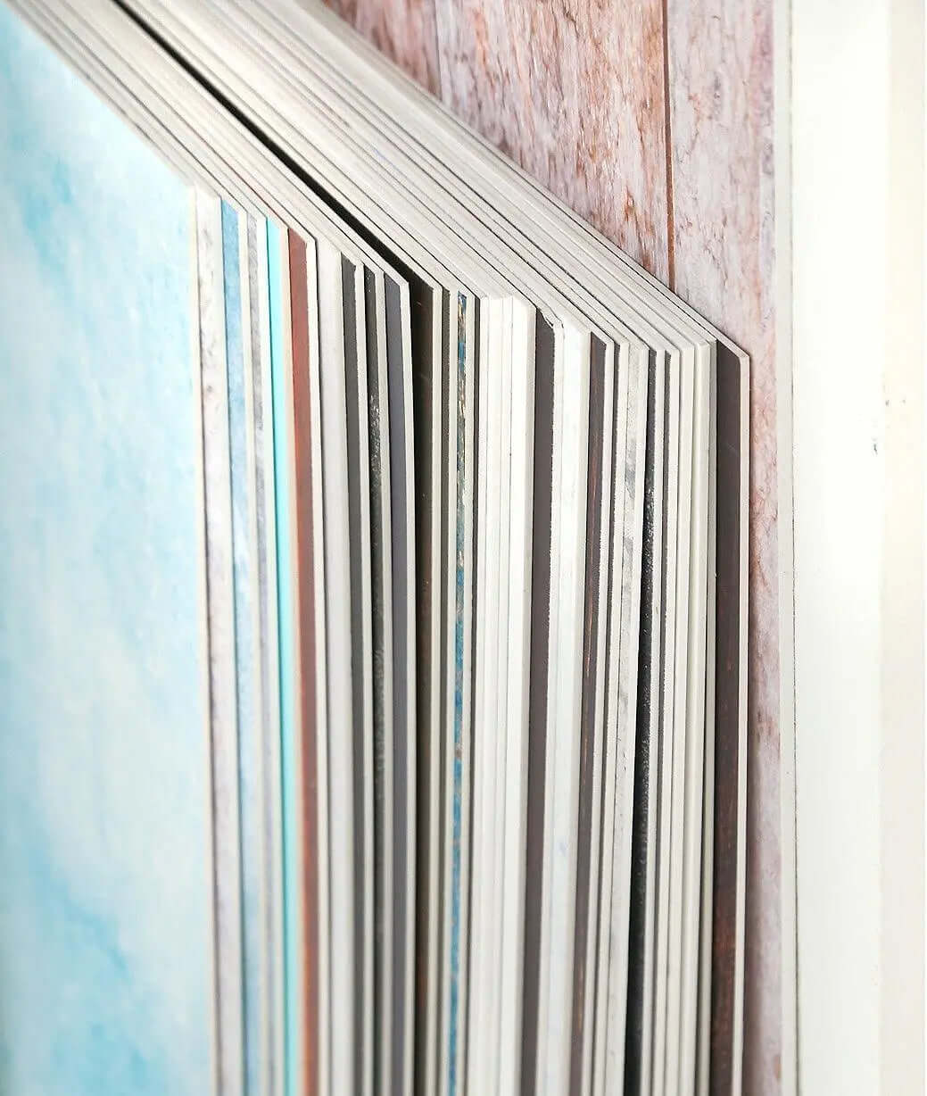 Il marmo è una superficie intramontabile, resistente, associata a pulizia e minimalismo. La moderna e luminosa superficie di questo sfondo fotografico lo rende idealpannello rigidoTRANI